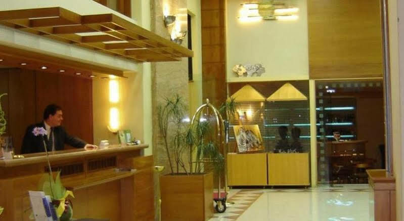 Nepheli Hotel Thessaloniki Buitenkant foto